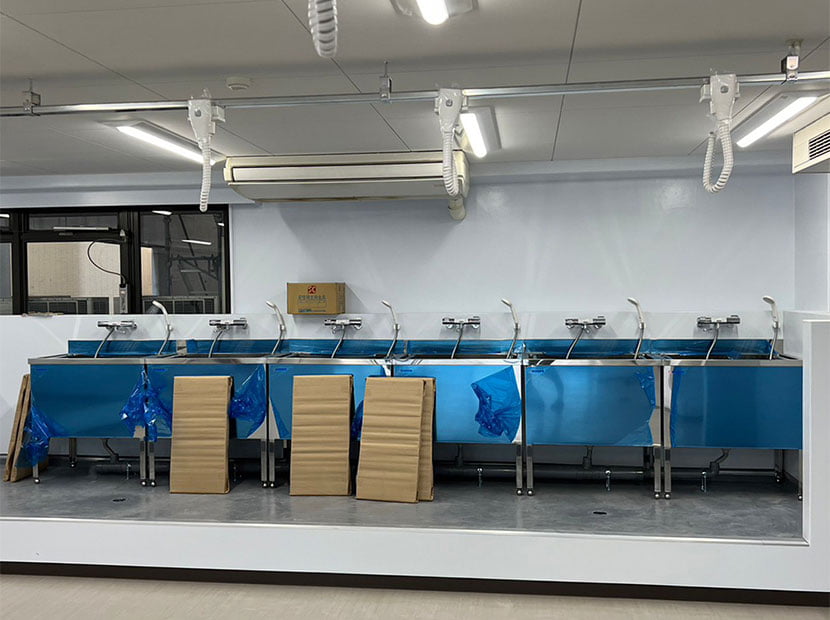 専門学校のトリマー専用流し台設置工事