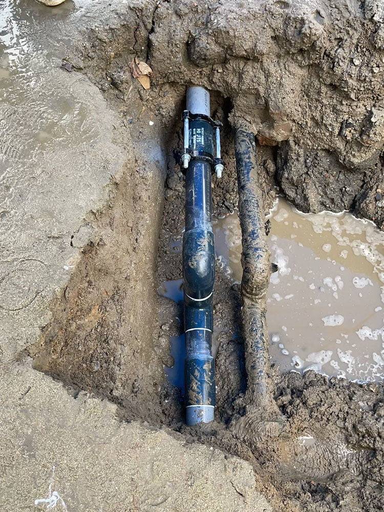 小学校内給水管補修工事